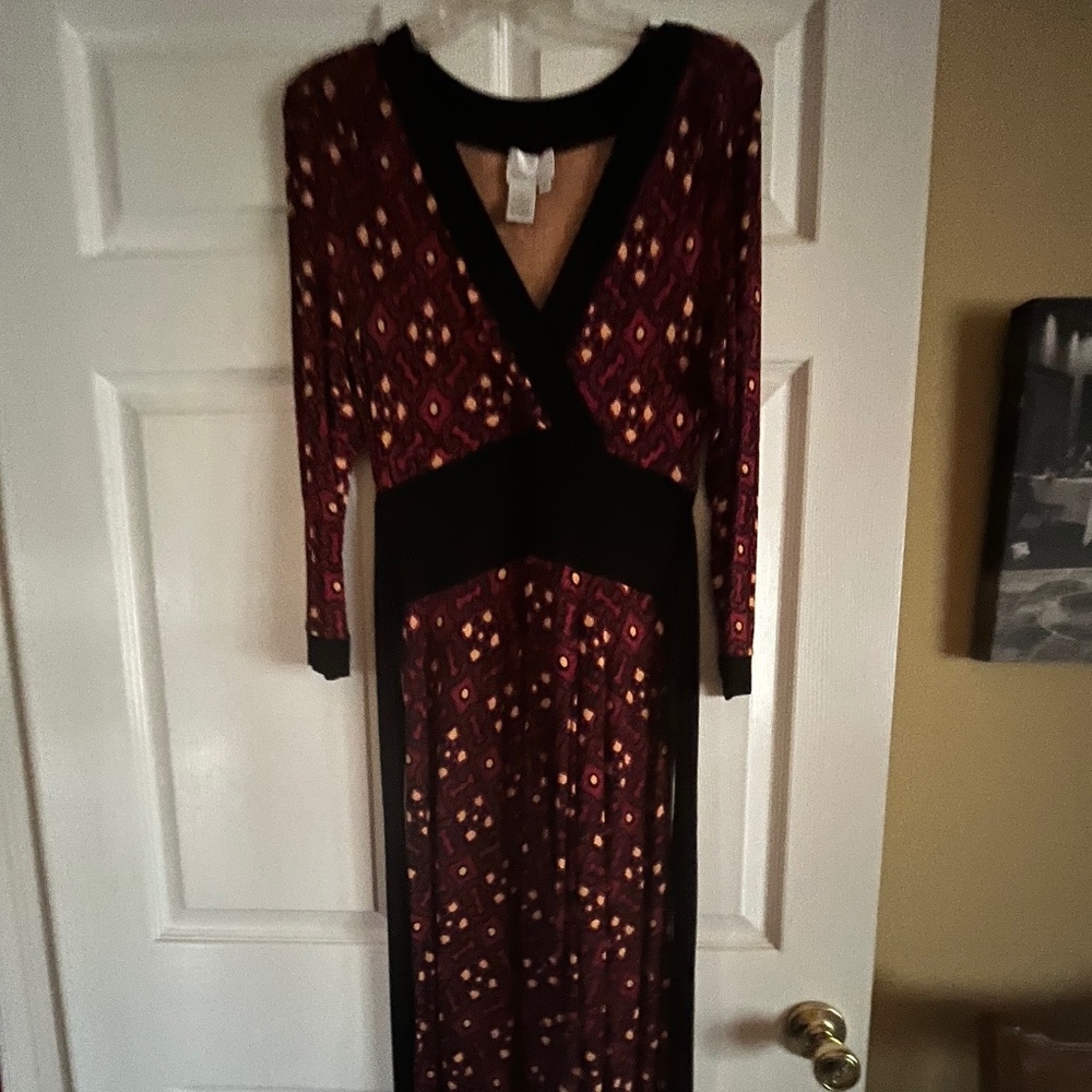Donna Morgan Jersey Dress, Beautiful colors of gold, red and black Size 6